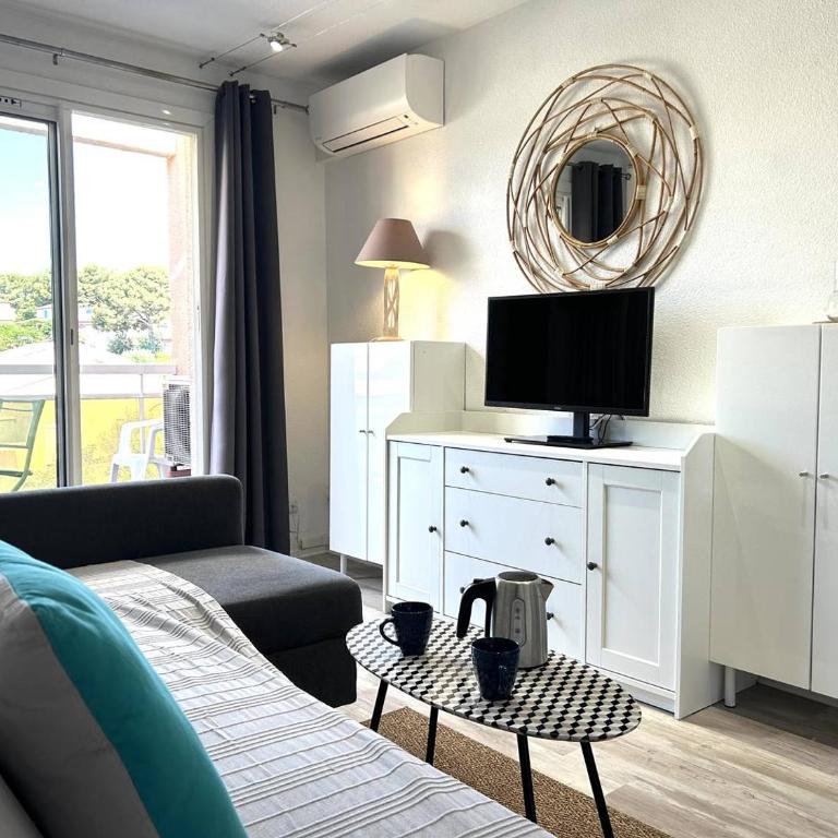 BO570-T62 Studio cabine 4 couchages BORMES LES MIMOSAS - Classic Apartment - 2