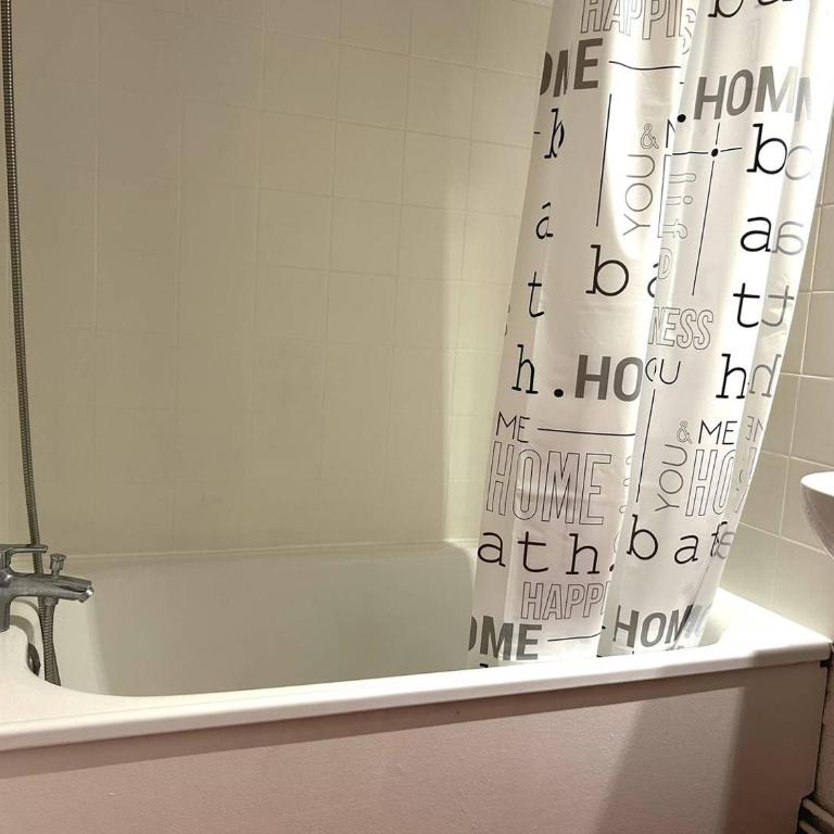 BO570-T62 Studio cabine 4 couchages BORMES LES MIMOSAS - Classic Apartment - 10