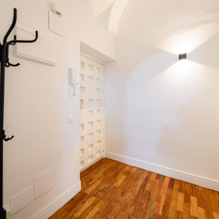 TOL241 - Espectacular Piso de 2 dormitorios en la Plaza Mayor, en el centro de Madrid - Two-Bedroom Apartment - 10