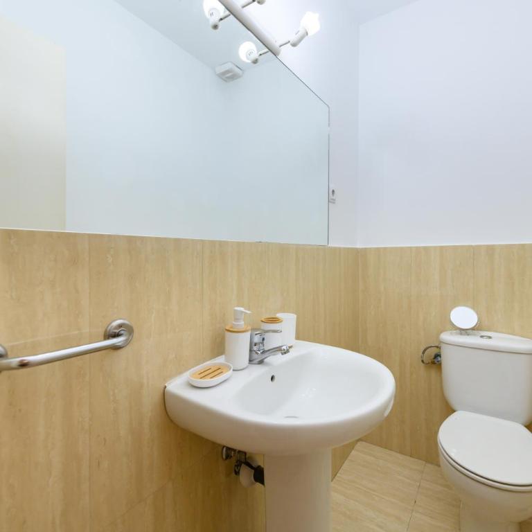 TOL241 - Espectacular Piso de 2 dormitorios en la Plaza Mayor, en el centro de Madrid - Two-Bedroom Apartment - 21