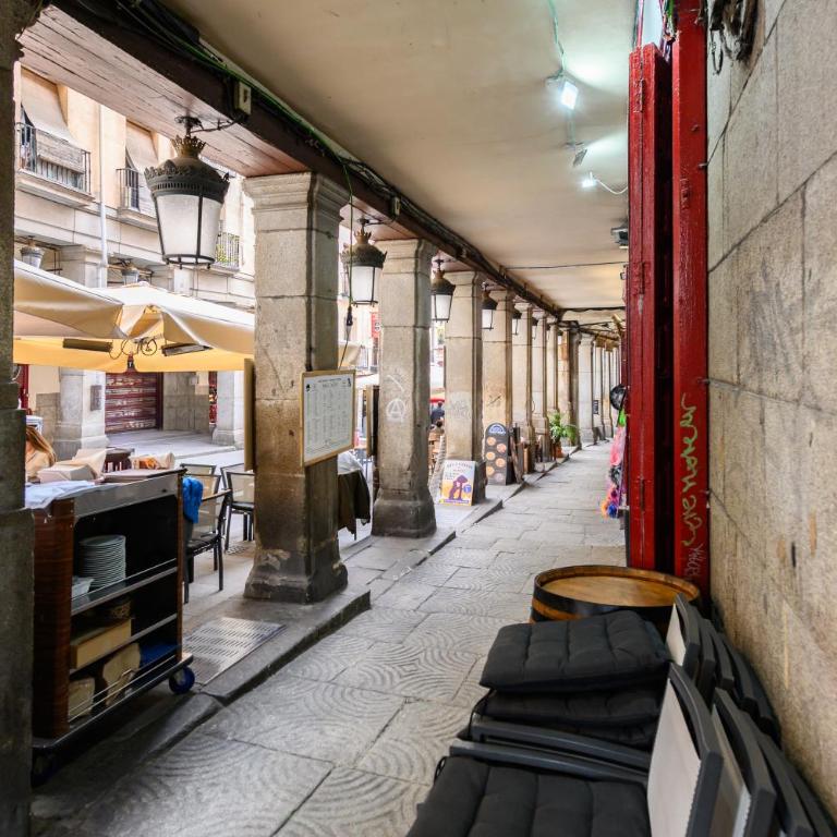 TOL241 - Espectacular Piso de 2 dormitorios en la Plaza Mayor, en el centro de Madrid - Two-Bedroom Apartment - 54