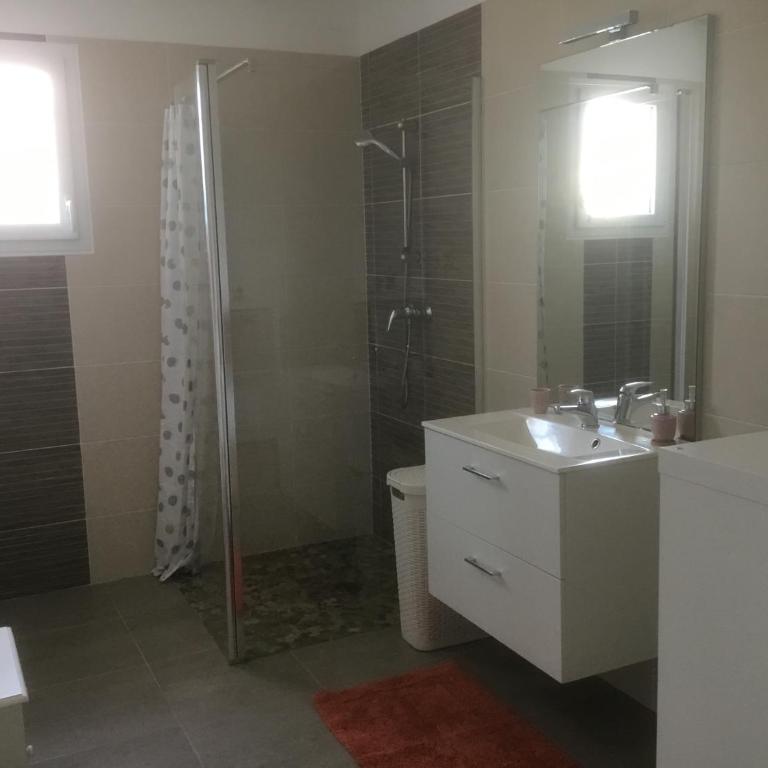 villa Maridel - Three-Bedroom House - 27