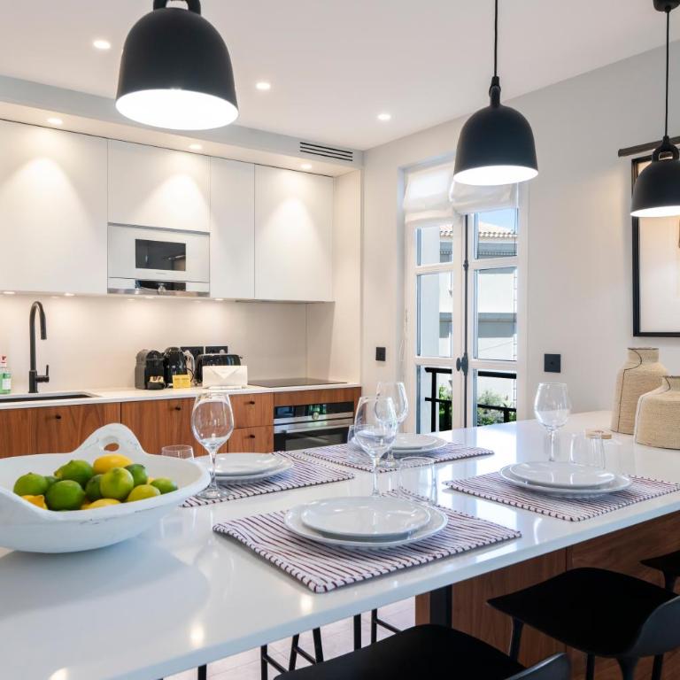 Casita 1 - Appartement avec terrasse et parking - Place des Lices - Apartment mit 2 Schlafzimmern und Terrasse - 14