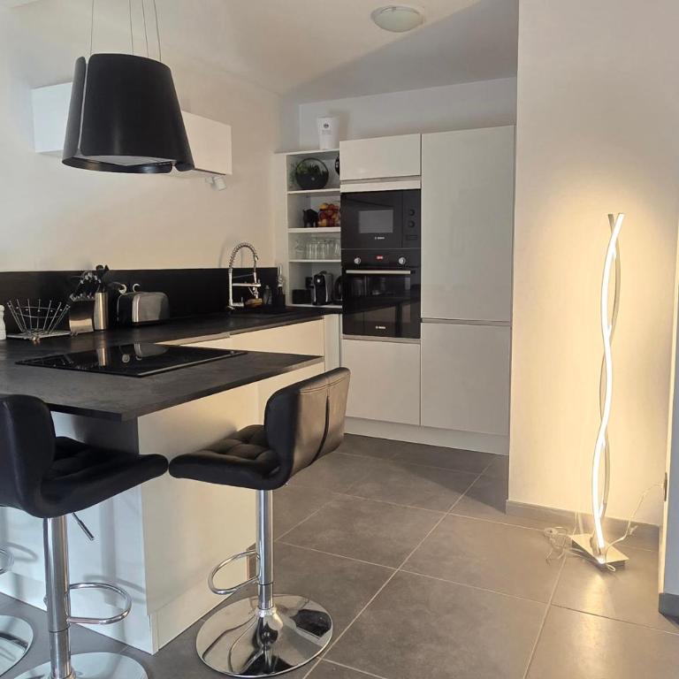 Saint-Raphaël Apartment Near Beach & Pool - Appartamento - 5