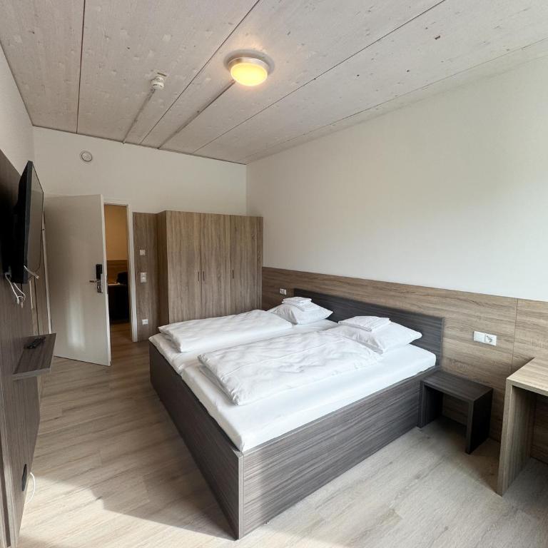 A2 Hotel Memmingen - SELF-CHECK-IN - Doppelzimmer mit Gemeinschaftsbad - 3