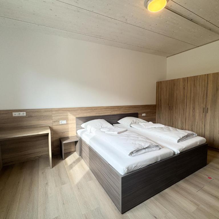 A2 Hotel Memmingen - SELF-CHECK-IN - Doppelzimmer mit Gemeinschaftsbad - 2