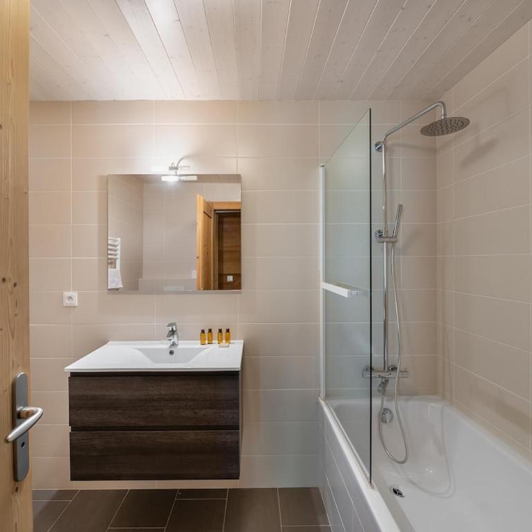 Chalet- Etringa A12 - BO Immobilier - Châtel Multipass 2026 Activités en Été offert par votre hôte - Apartment - 5