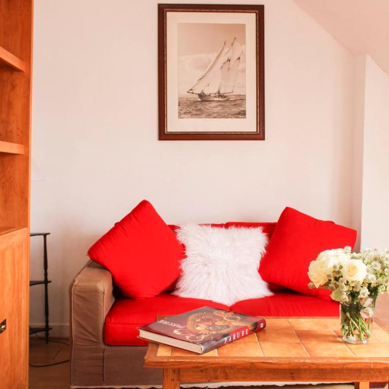 Apartment with balcony under the roofs of Paris - Apartment - 4
