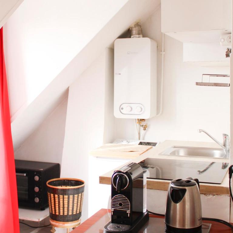 Apartment with balcony under the roofs of Paris - Apartment - 10