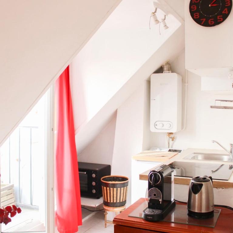 Apartment with balcony under the roofs of Paris - Apartment - 12