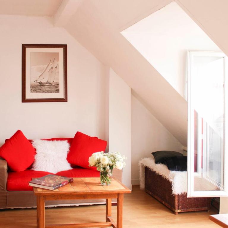 Apartment with balcony under the roofs of Paris - Apartment - 13