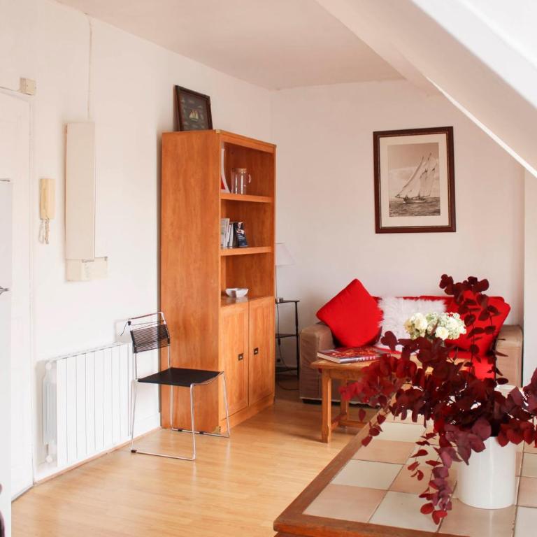 Apartment with balcony under the roofs of Paris - Apartment - 14
