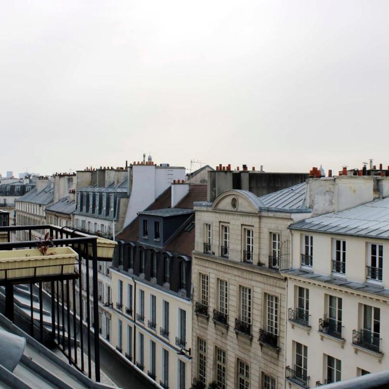 Apartment with balcony under the roofs of Paris - Apartment - 23