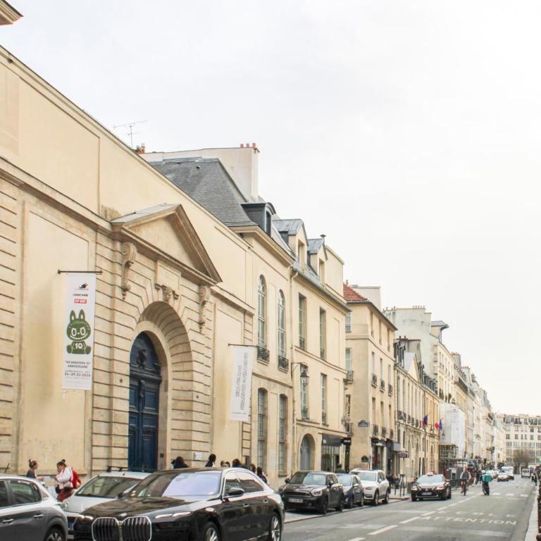 Apartment with balcony under the roofs of Paris - Apartment - 24