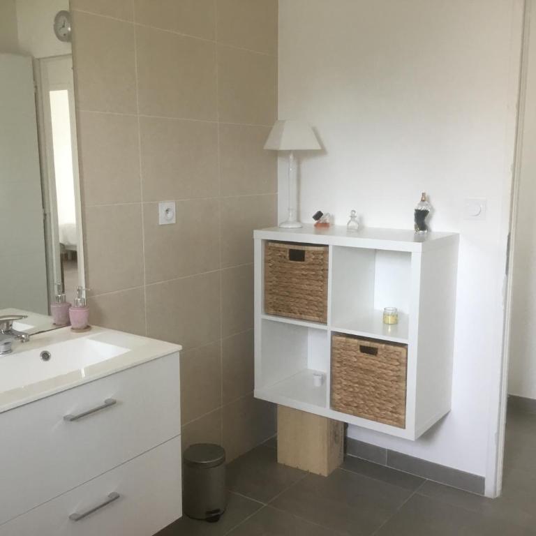 villa Maridel - Three-Bedroom House - 26