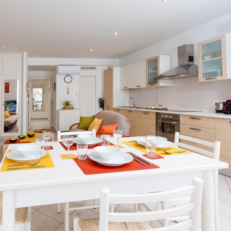 L OLIVIER Modern and Bright Historic Center Gem, 150m from the beach - Appartement 2 Chambres - 5