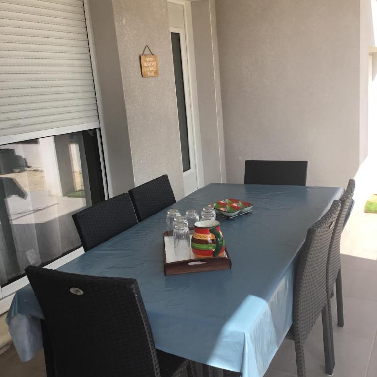 villa Maridel - Three-Bedroom House - 24