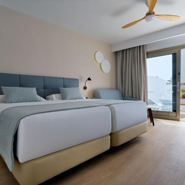 Hotel Las Costas - Habitación Doble con vistas laterales al mar - 1 o 2 camas (2 adultos + 1 niño) - 4