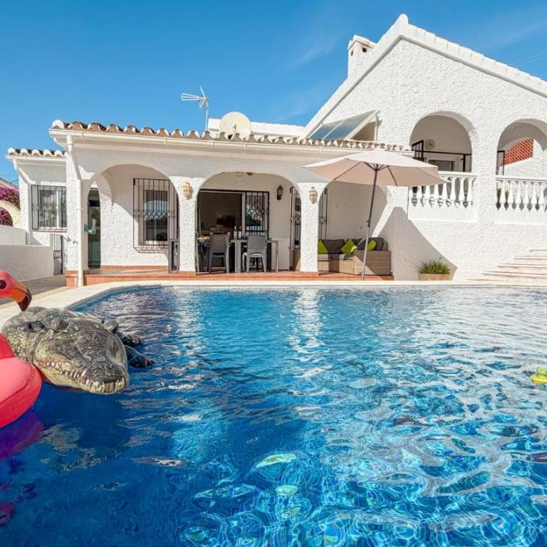 Villa Acebo with Private Swimming Pool in Nerja - Villa de 3 dormitorios - 1