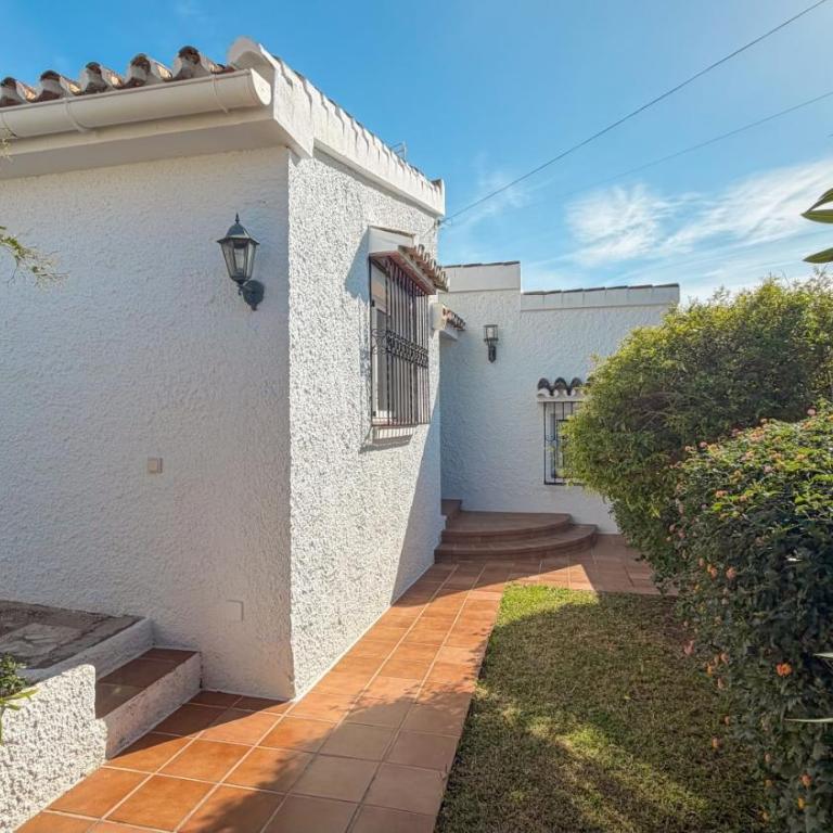 Villa Acebo with Private Swimming Pool in Nerja - Villa de 3 dormitorios - 8