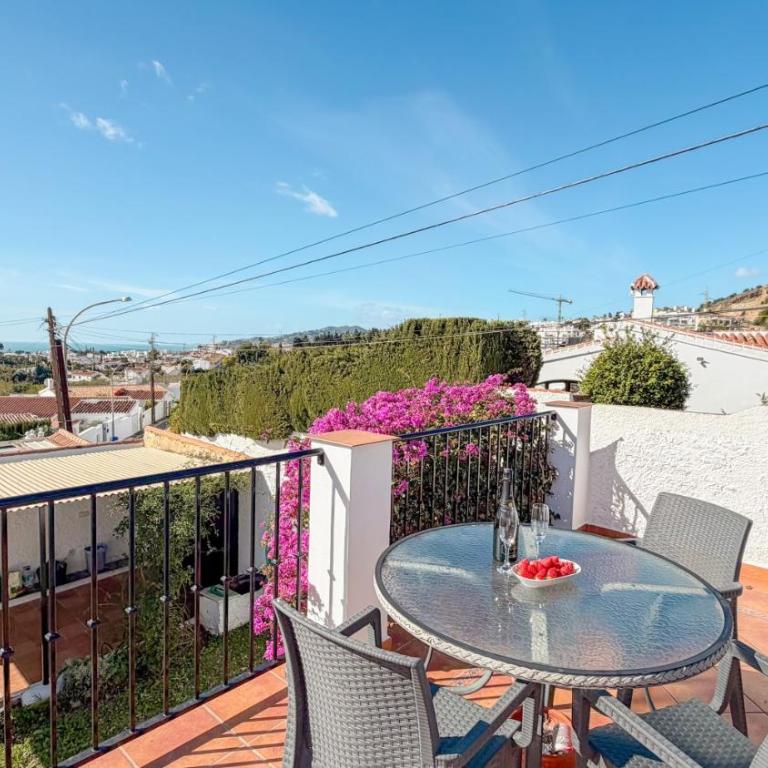 Villa Acebo with Private Swimming Pool in Nerja - Villa de 3 dormitorios - 17