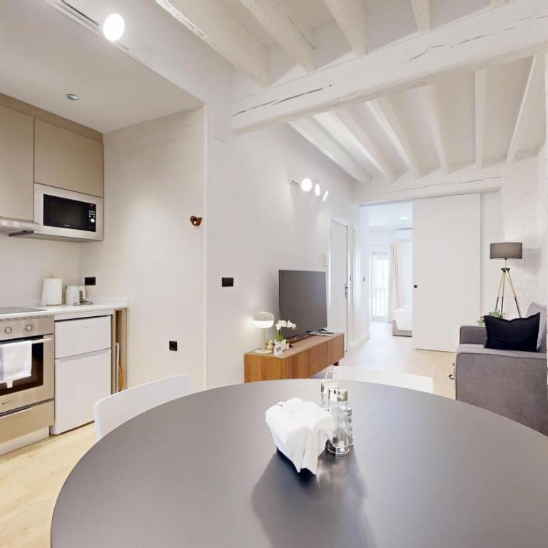 Friendly Apartment City Center III - Two-Bedroom Apartment - 16