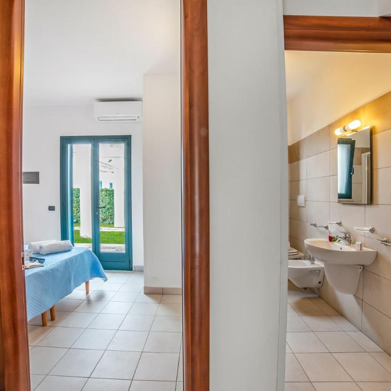 Blumare Resort - One Bedroom Apartment with Garden 4 - 6