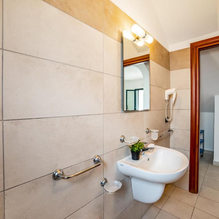 Blumare Resort - One Bedroom Apartment with Garden 6 - 11