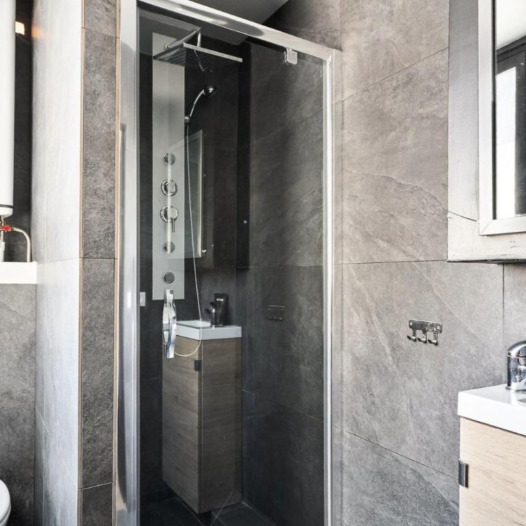 Bluestay 130 - Charmant appartement à Paris 2 - Three-Bedroom Apartment - 16