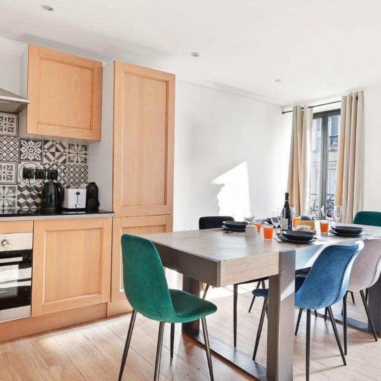 Bluestay 130 - Charmant appartement à Paris 2 - Three-Bedroom Apartment - 3