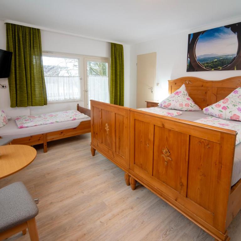 Haus am Bach - Dreibettzimmer mit Bad - 4