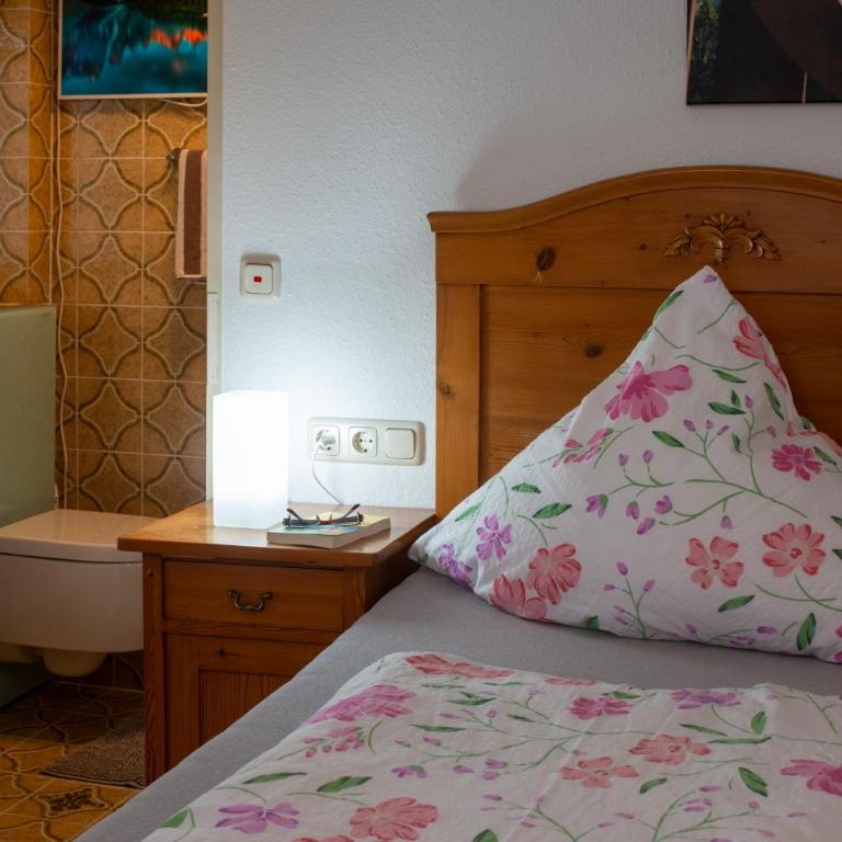 Haus am Bach - Dreibettzimmer mit Bad - 3