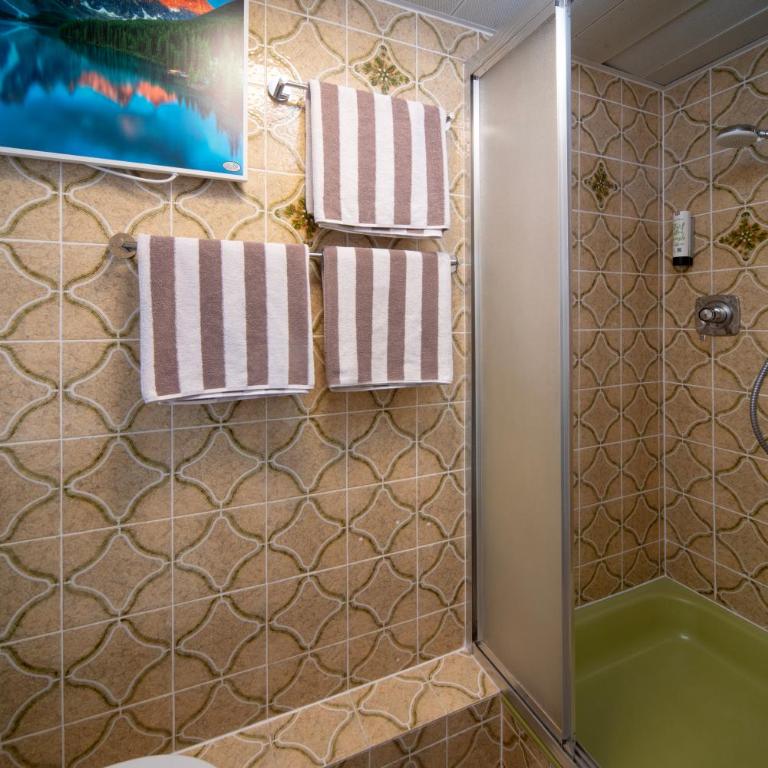 Haus am Bach - Dreibettzimmer mit Bad - 2
