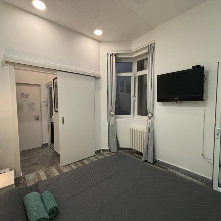 So Cozy - One-Bedroom Apartment - 5