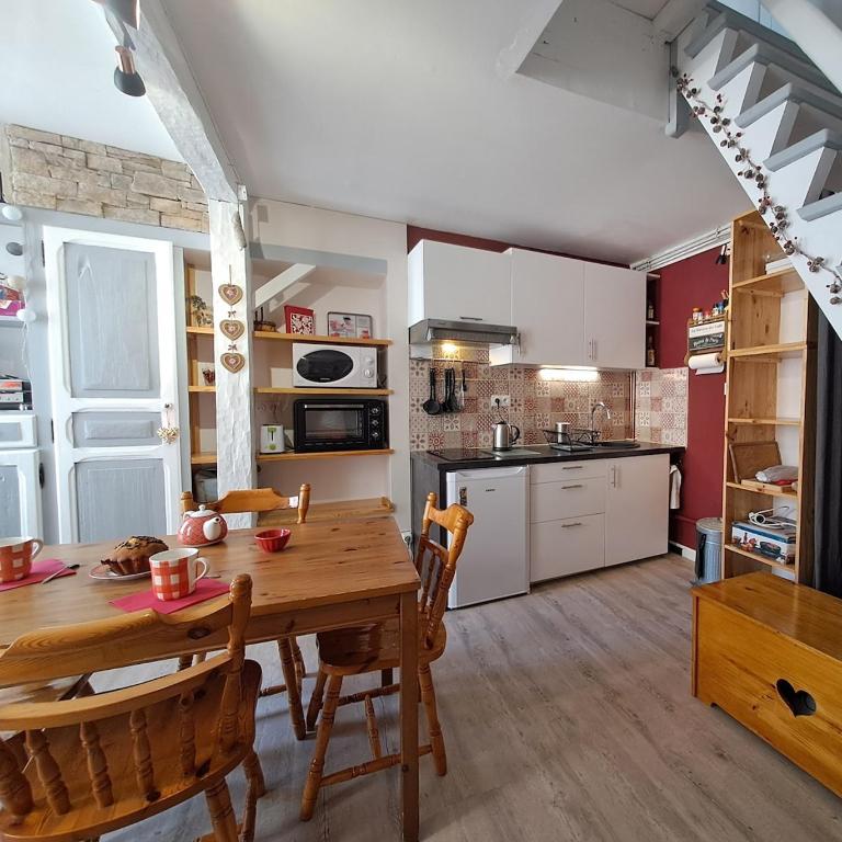 Duplex cosy - charme et confort à 100 mètres des thermes et des sentiers - Two-Bedroom Apartment - 4