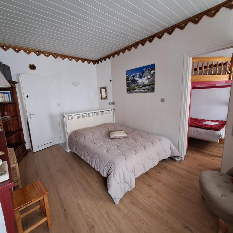 Duplex cosy - charme et confort à 100 mètres des thermes et des sentiers - Two-Bedroom Apartment - 9