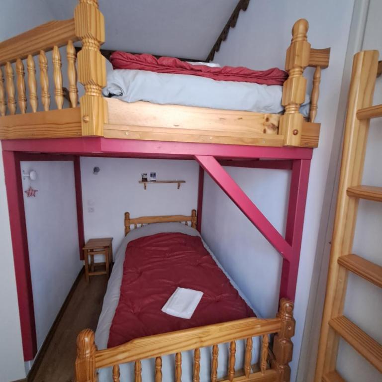 Duplex cosy - charme et confort à 100 mètres des thermes et des sentiers - Two-Bedroom Apartment - 10