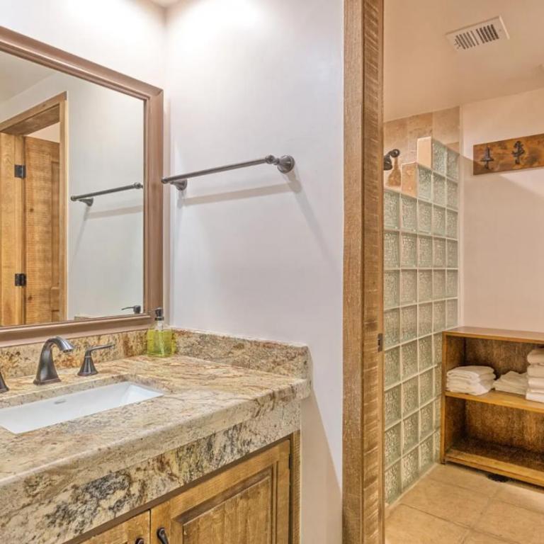 Ground Floor 1BR Beachfront - Steps to Pool - Princesa E104 - BeachBumCondos - Apartamento de 1 dormitorio - 30
