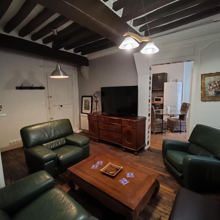 La Suite du Clos Saint Sauveur - 2 Chambres - Centre Historique Cathédrale Saint Pierre - Second Lodge - Two-Bedroom Apartment - 2