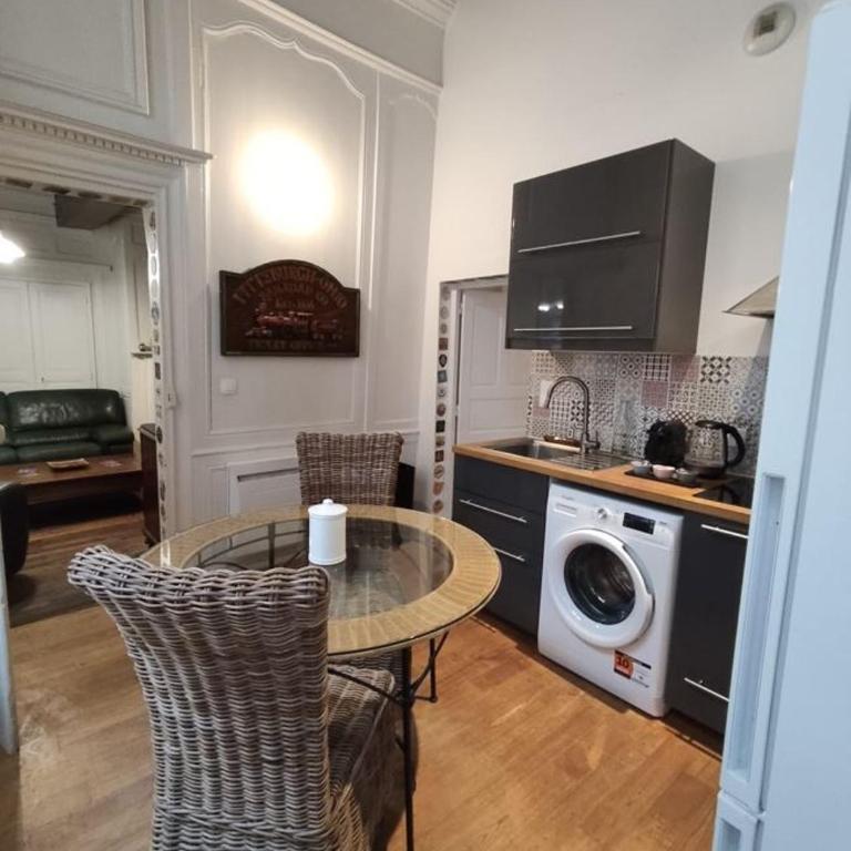 La Suite du Clos Saint Sauveur - 2 Chambres - Centre Historique Cathédrale Saint Pierre - Second Lodge - Two-Bedroom Apartment - 5