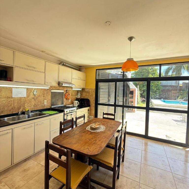 Casa 2 hab, cerca del centro y costanera - Casa de 2 dormitorios - 44