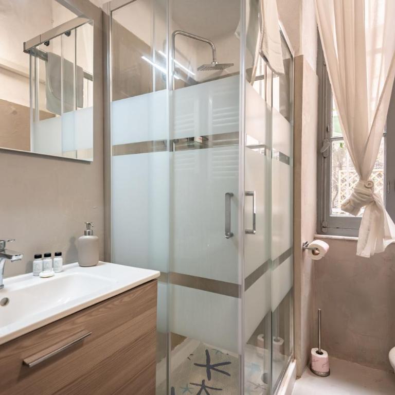 LaViaDelleSpezie next station-5Terre-AC - Two-Bedroom Apartment with Terrace - 16