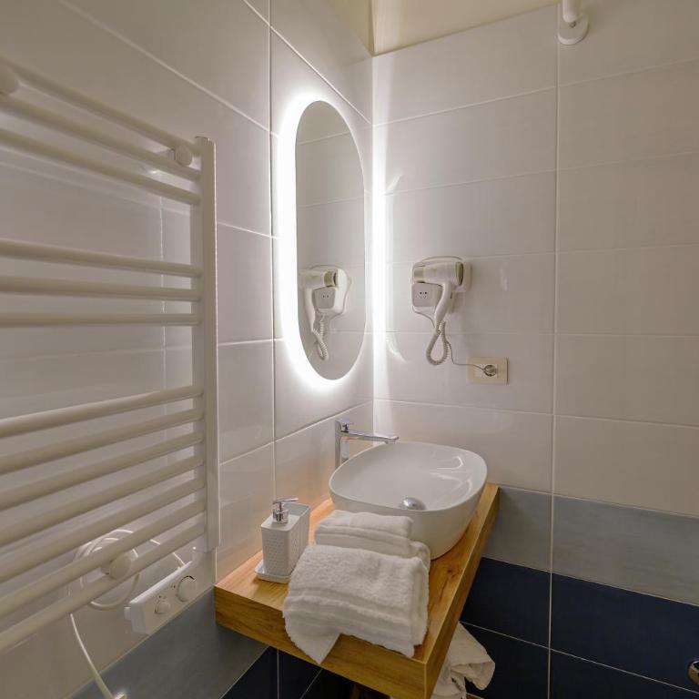 Domus Gargilius - Double Room with Balcony - 8