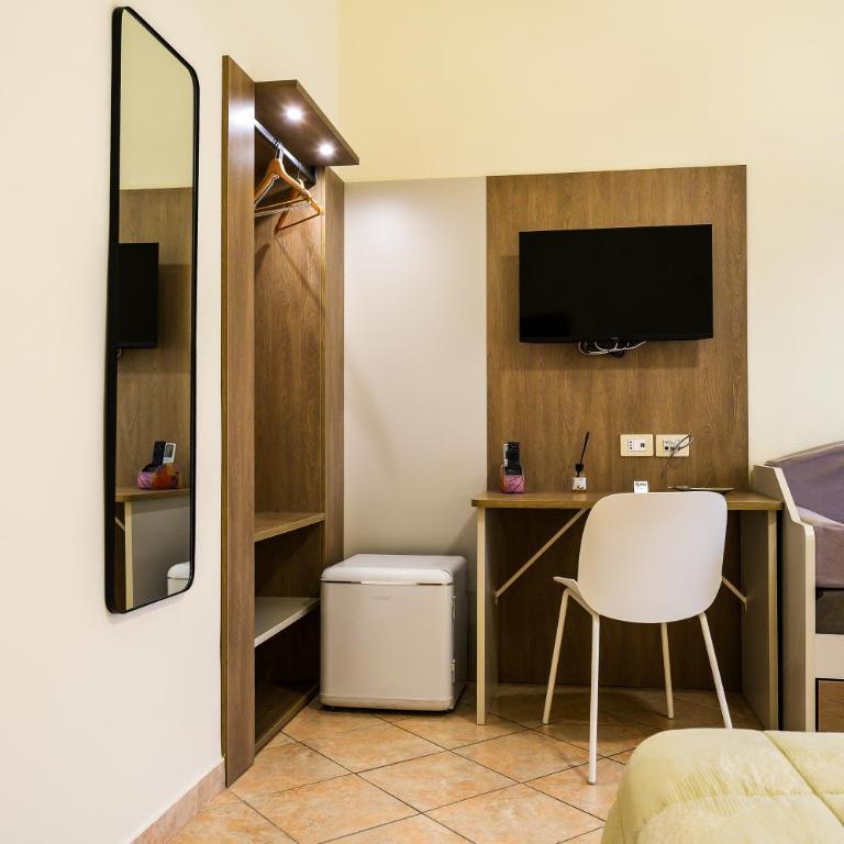 Domus Gargilius - Double Room with Balcony - 9
