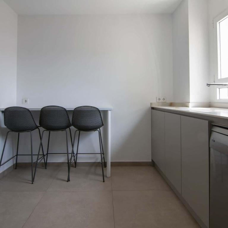 Spacest - Calle del Hospital A - Apartment - 49