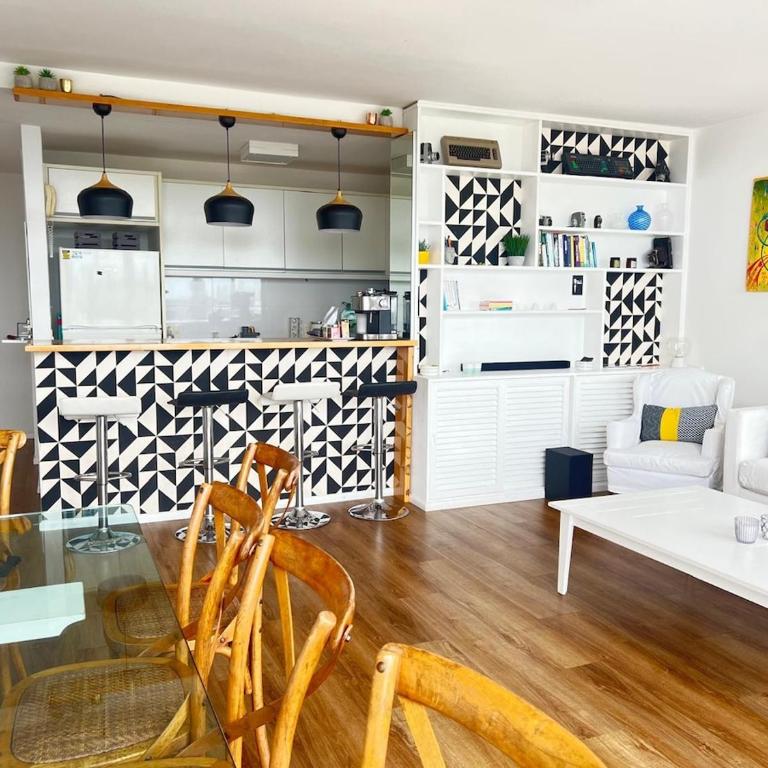 Hermoso apartamento con vista al mar a metros de la playa - Apartamento - 9