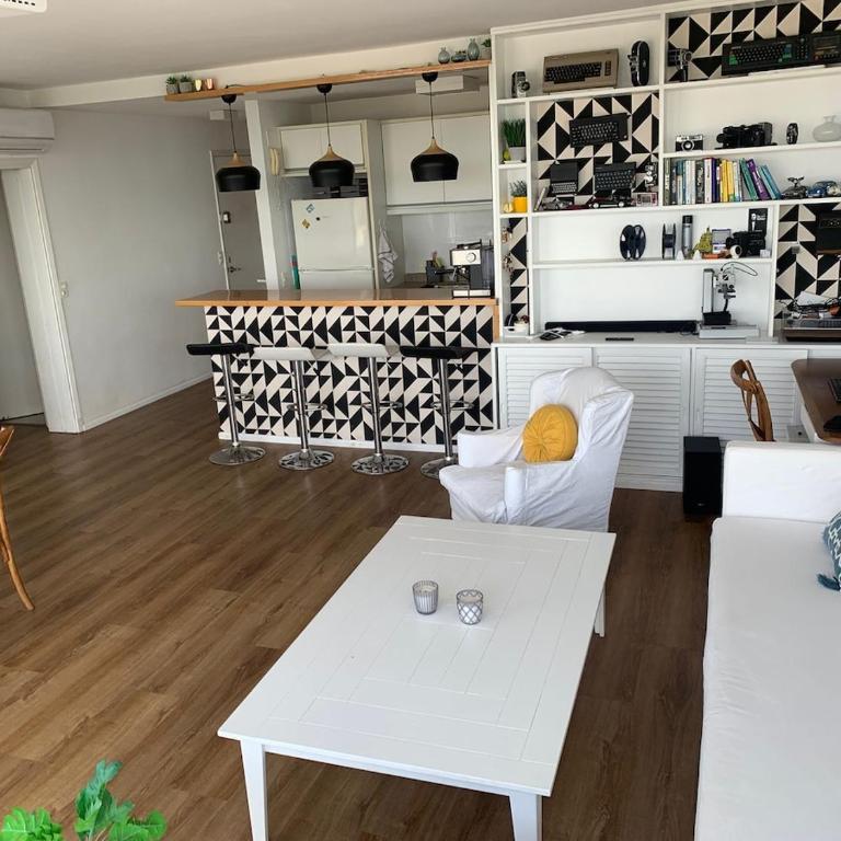 Hermoso apartamento con vista al mar a metros de la playa - Apartamento - 19