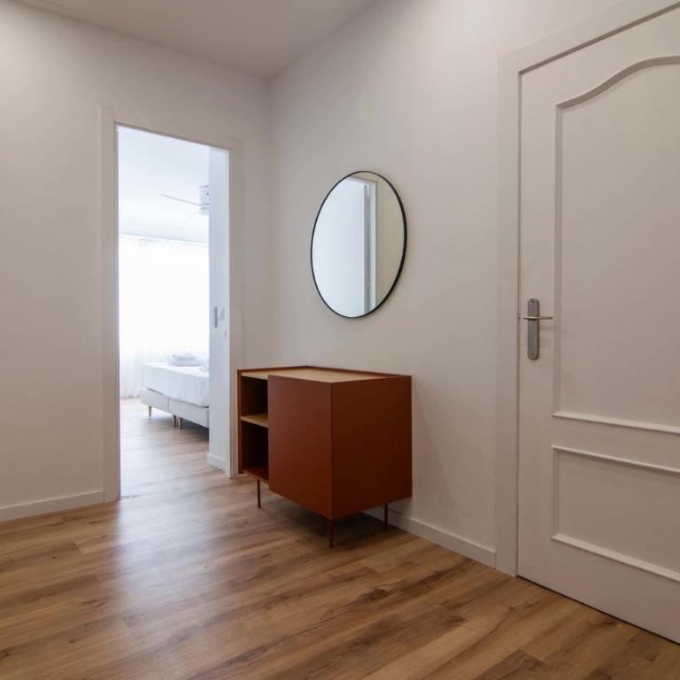 Spacest - Calle del Hospital B - Apartment - 2