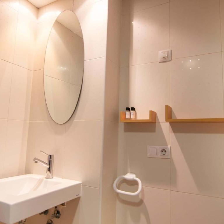 Spacest - Carrer del Poeta Llombart B - Apartment - 3