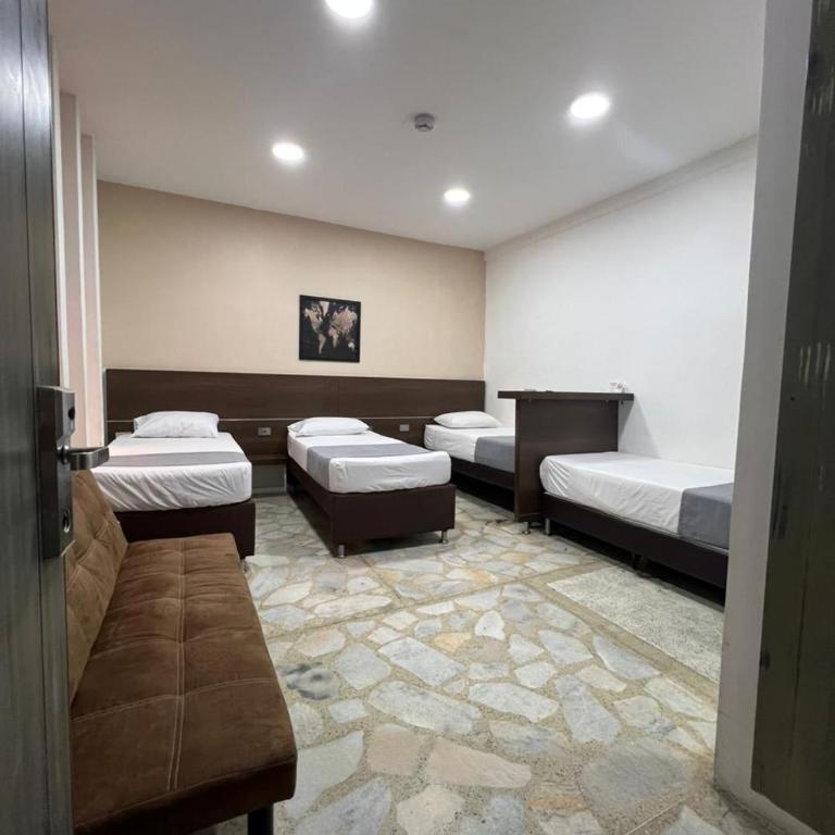 HOTEL A & A SANTA ALEJANDRIA - Habitación Familiar Estándar - 4